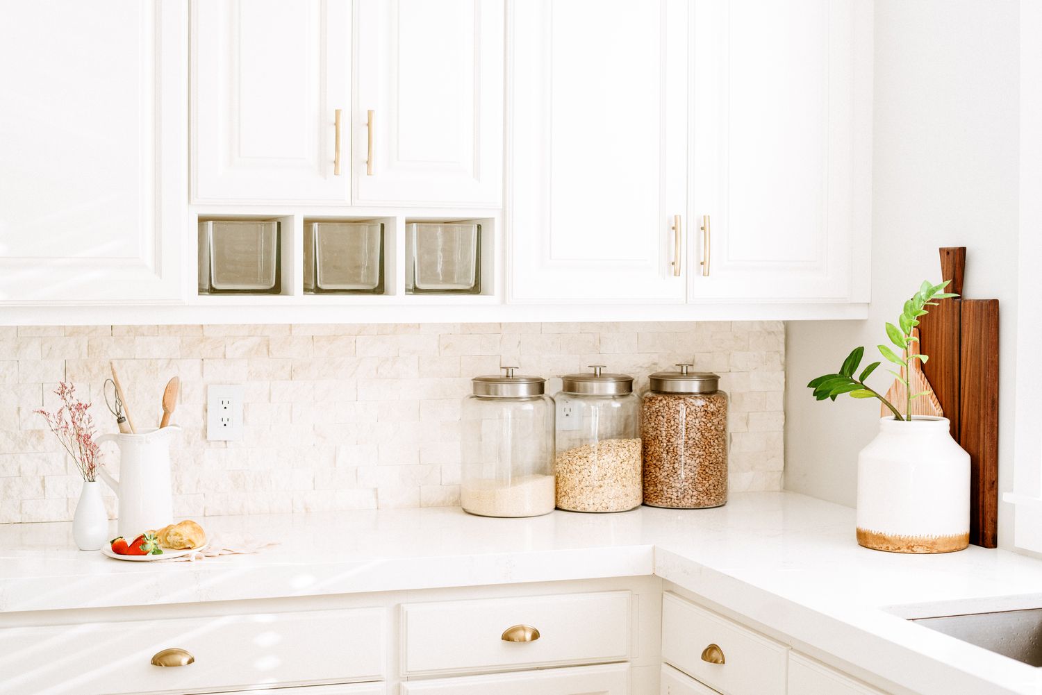 How Do You Arrange a Kitchen Top?