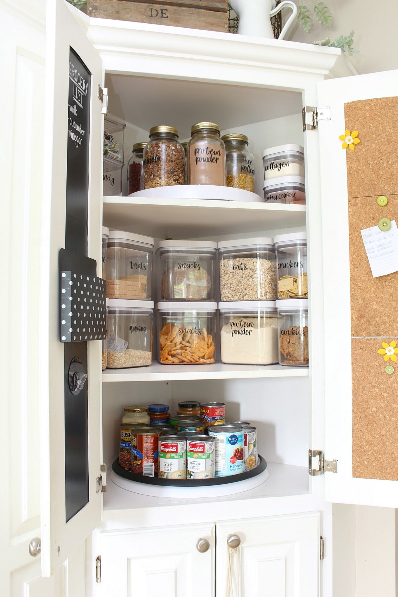 How Do You Arrange Kitchen Shelves?